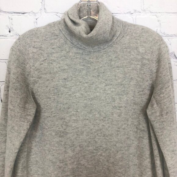 Vince 100% Cashmere Gray Turtleneck Sweater Size S HOLE - Picture 2 of 8